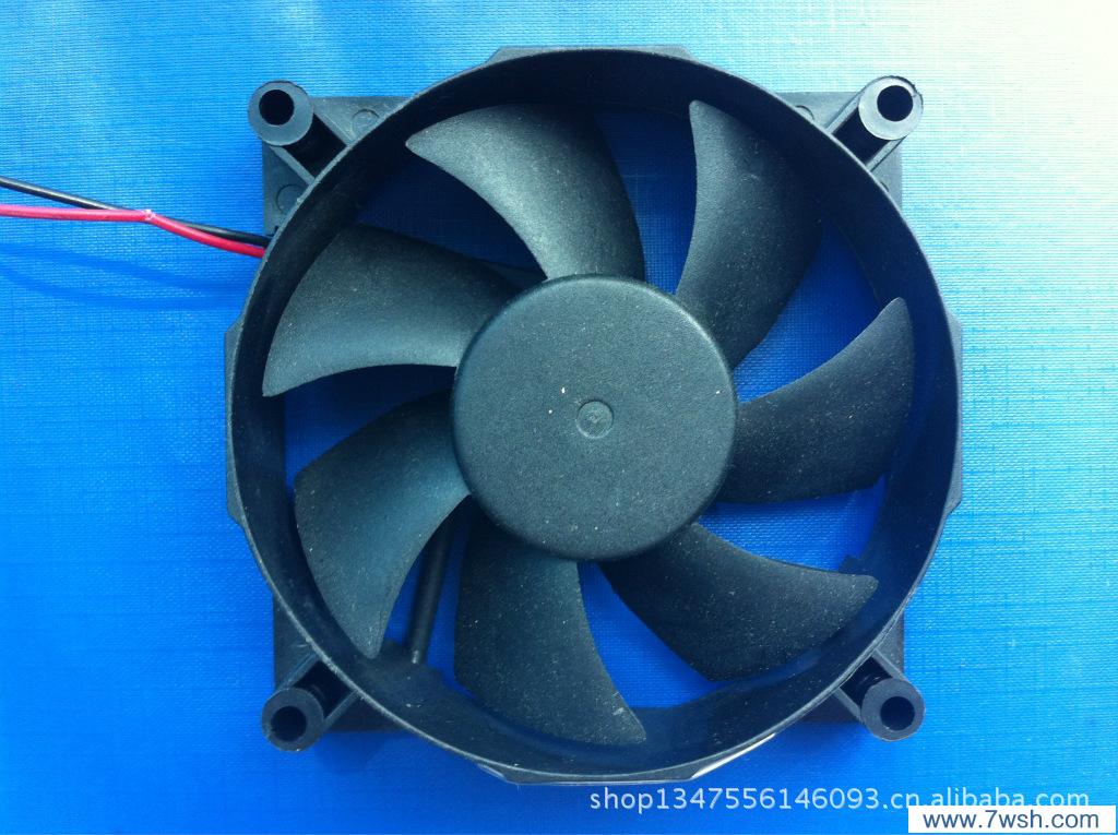 科视Christie CP2208 DLP数字电影机 Part Number: 108-416102-01 定制与本IMB兼容DLP数字电影放映机的亮度,屏幕高达31.2英尺(9.5米) 概述 规格 图片 科视Christie CP2208电影机能够显示DCI 内容、非电影内容和本地内容,以及3D和高帧率(HFR)内容,赋予您一直期待的灵活性。影片正片内容通过直接连接到外部商品存储系统1的内置回放引擎进行显示,从而削减系统的总体成本,提升系统的总体可靠性。 屏幕尺寸 宽达10.