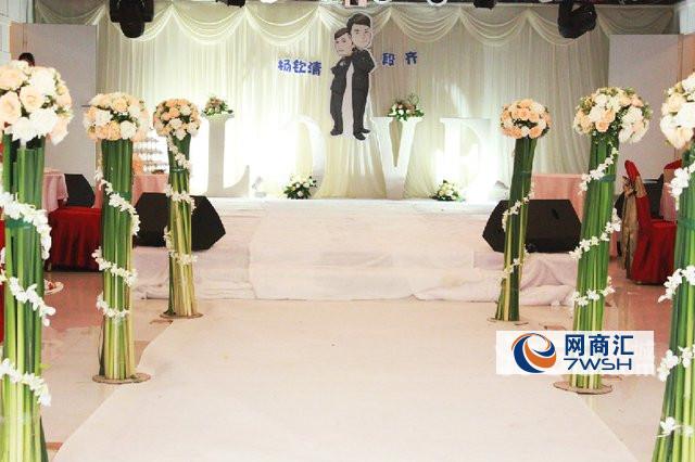 承接专业大型活动、晚会、庆典、婚礼策划、演唱会舞台搭建、音箱灯光出租、提供艺人、司仪主持、乐队、杂技魔术、武术表演、舞蹈表演。晚会拍摄制作(摇臂、切换台、可公用大型晚会演唱会拍摄及现场直播)。专业影视拍摄制作。价格优惠 另承接 : 新娘妆、晚宴妆、模特妆、T台妆、舞台妆、 影视妆、广告妆、生活妆、主持人妆、化妆培训和各种类型演出活动等发型妆面造型和专业高清摄像、婚礼MV、婚礼电影、婚礼跟拍和婚纱摄影、个人写真、商业摄影 服务热线 :15287972425 15287972425业务Q Q :1084387