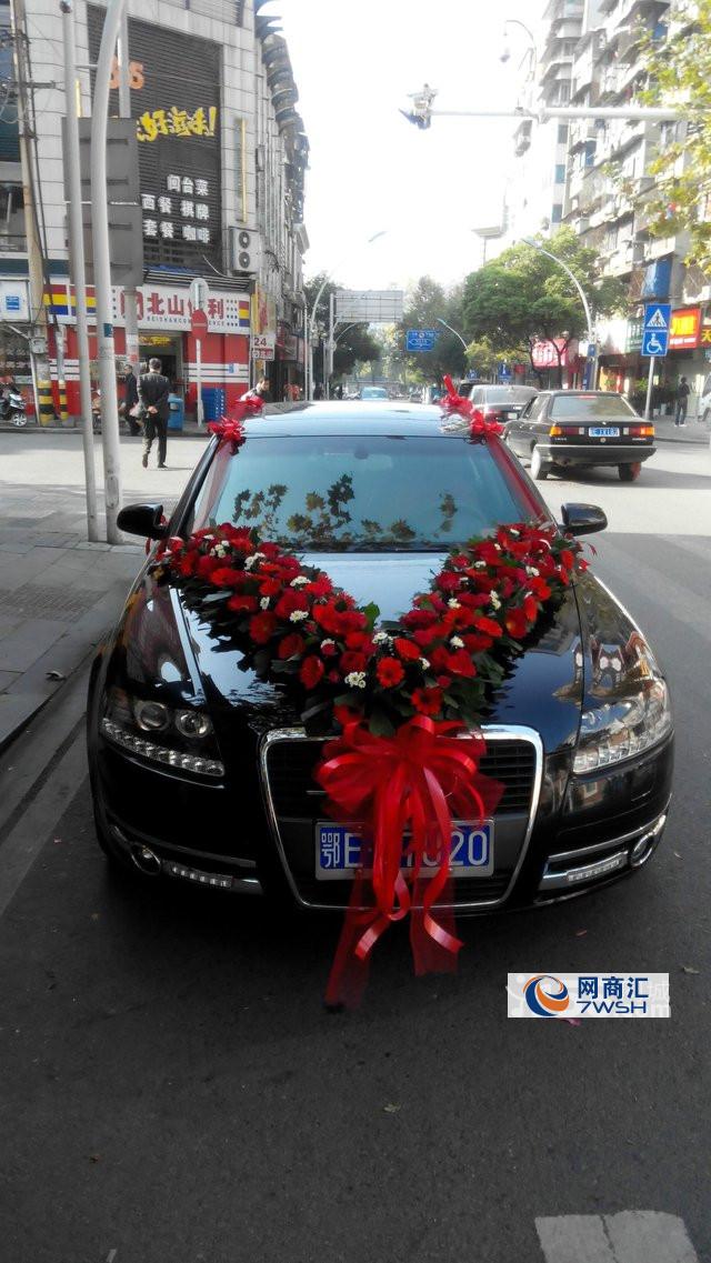 宜昌紫荆花汽车租赁公司是2007年成立,公司是经过工商和税务部门认可证件齐全正规的租赁公司。公司一直深得顾客的赞誉,一直以来都是顾客至上、服务第一!公司自主拥有原装美国9M黑色加长林肯(车号鄂E00860),全新大红色宝马硬顶敞篷轿跑(宜昌唯一),2014款全新奔驰E400,宝马7系,奥迪A6L婚礼车队,帕萨特专业婚礼车队(大众4S店授权),公司承接各类高中低档次婚礼用车,婚纱摄影用车,广告用车,商务用车,欢迎广大客户,同行来电咨询24小时婚庆热线:0717-6485588婚车租赁市内组合价格:1、九米加